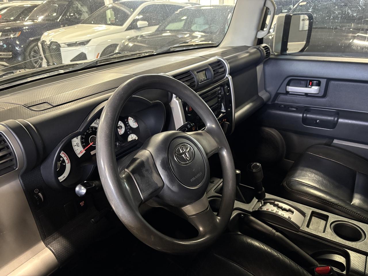 2010 Toyota FJ Cruiser 4WD|V6|AUTOMATIC|LEATHER|ALLOYS|RADIO| Photo