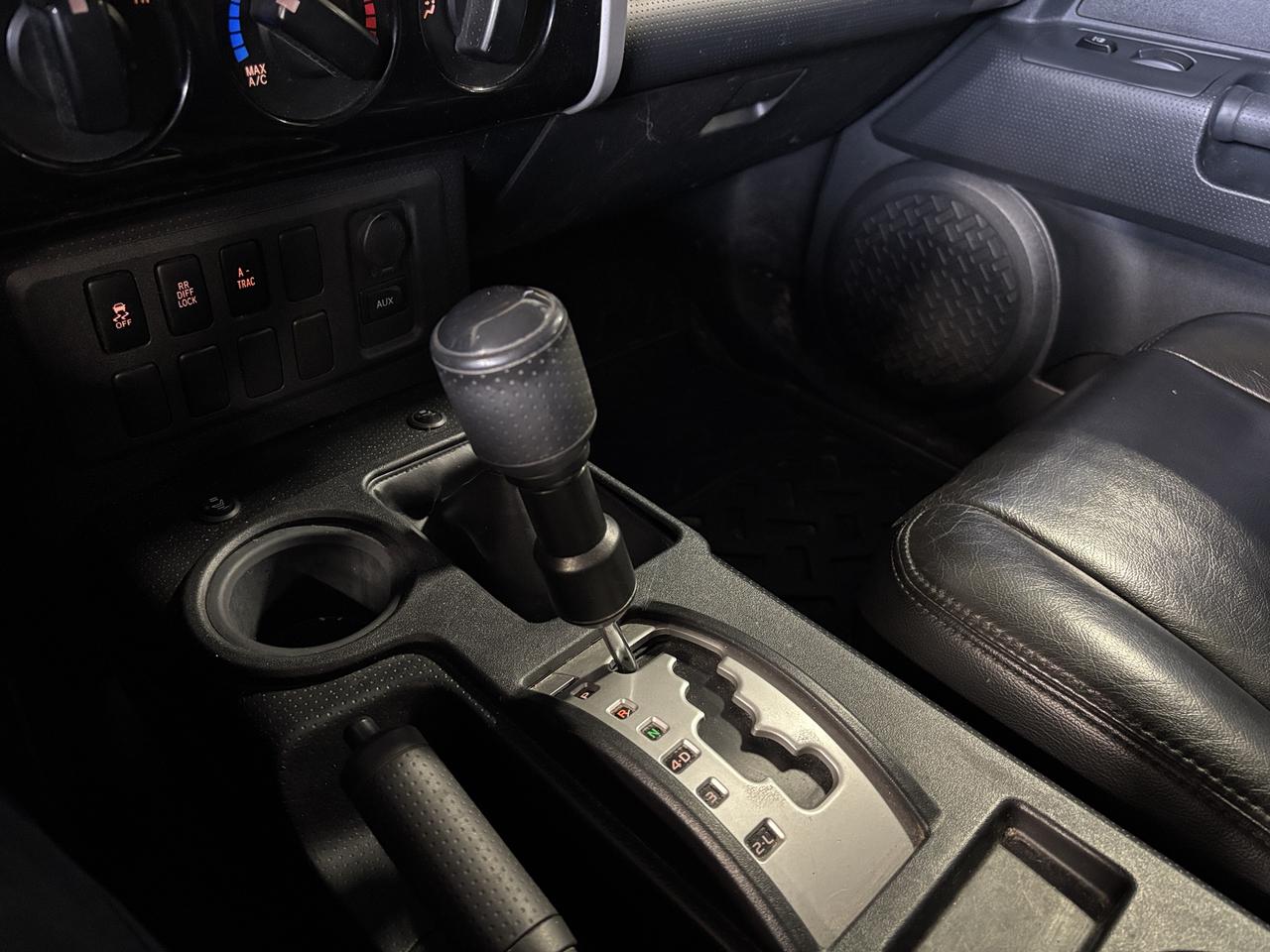 2010 Toyota FJ Cruiser 4WD|V6|AUTOMATIC|LEATHER|ALLOYS|RADIO| Photo