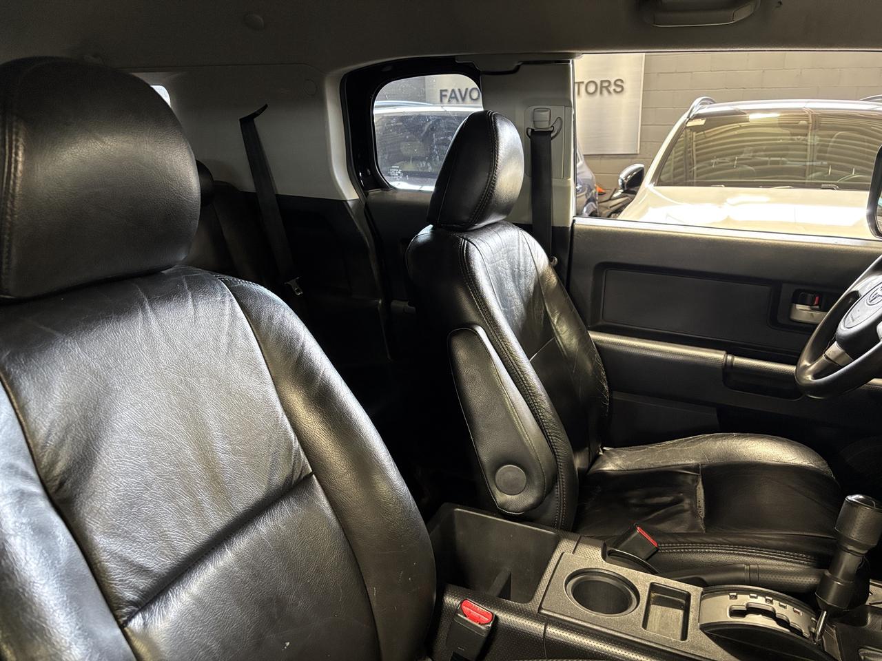 2010 Toyota FJ Cruiser 4WD|V6|AUTOMATIC|LEATHER|ALLOYS|RADIO| Photo