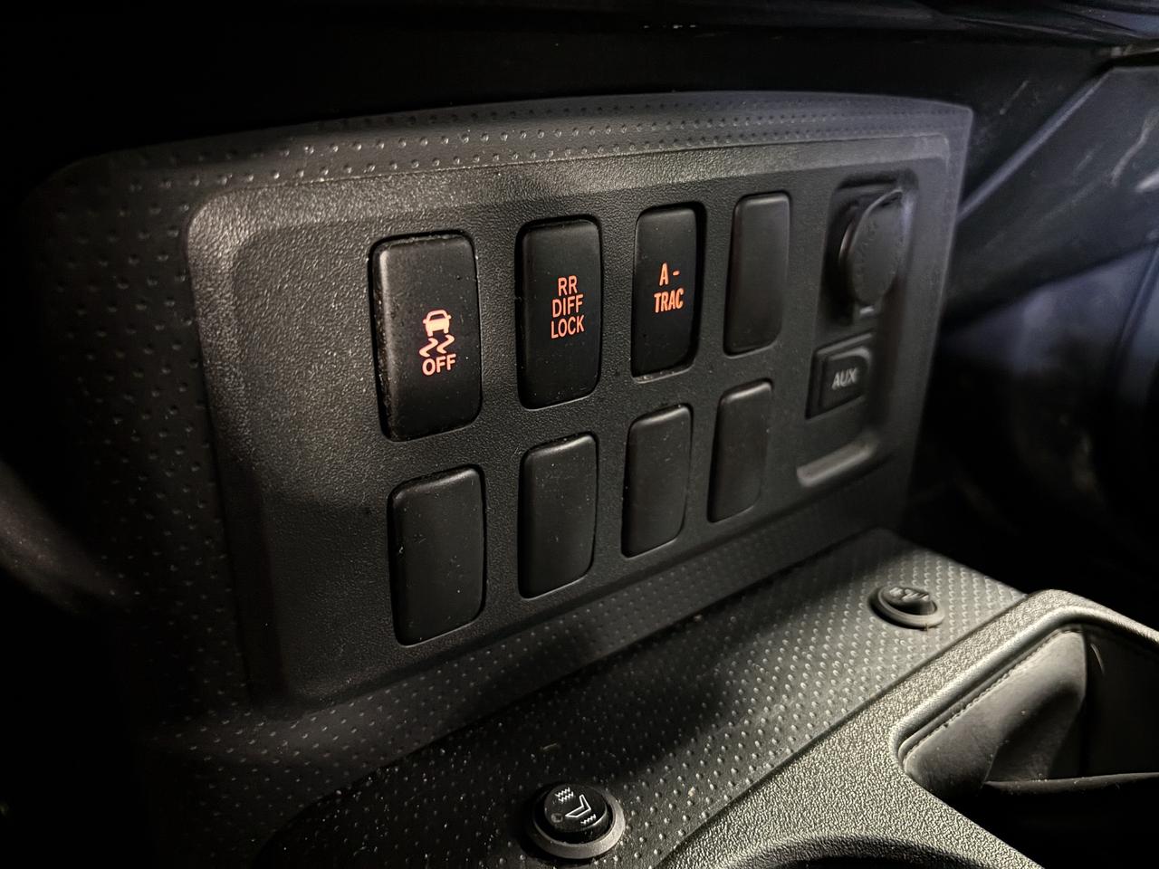 2010 Toyota FJ Cruiser 4WD|V6|AUTOMATIC|LEATHER|ALLOYS|RADIO| Photo