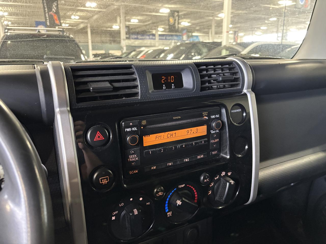 2010 Toyota FJ Cruiser 4WD|V6|AUTOMATIC|LEATHER|ALLOYS|RADIO| Photo