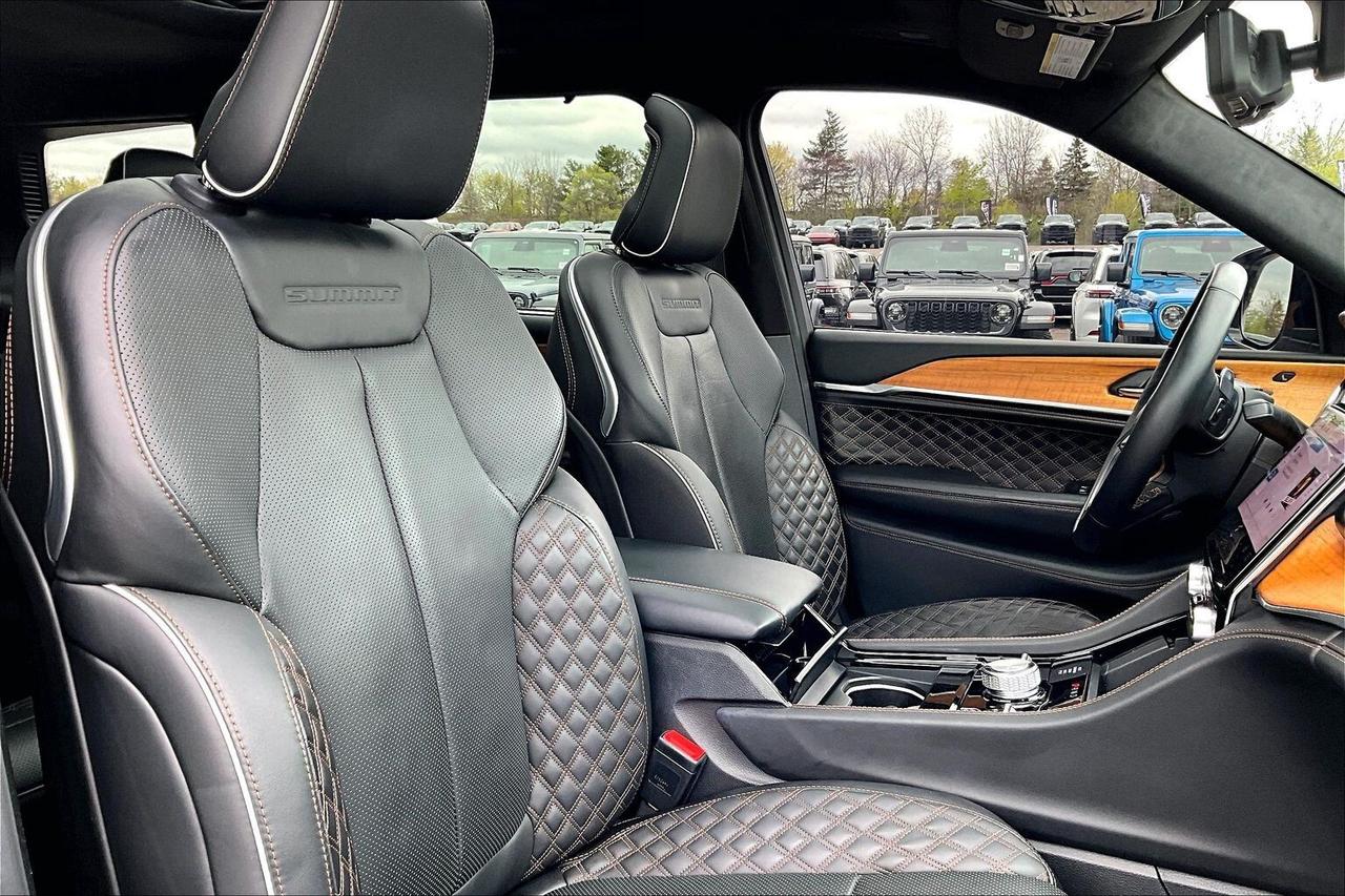 2023 Jeep Grand Cherokee L Summit Reserve | Adv ProTech IV | Lux Tech V | 4x4 Photo