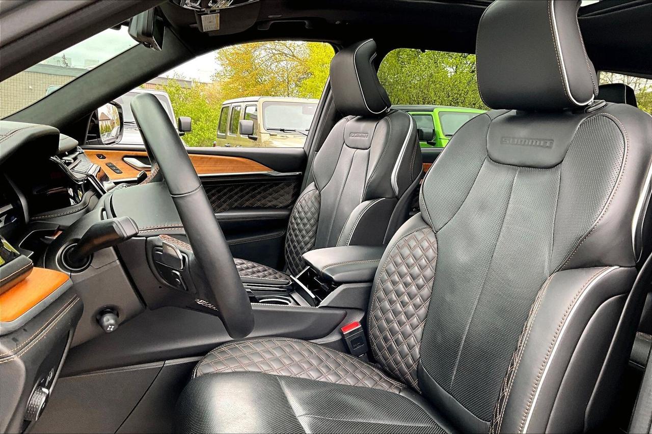 2023 Jeep Grand Cherokee L Summit Reserve | Adv ProTech IV | Lux Tech V | 4x4 Photo