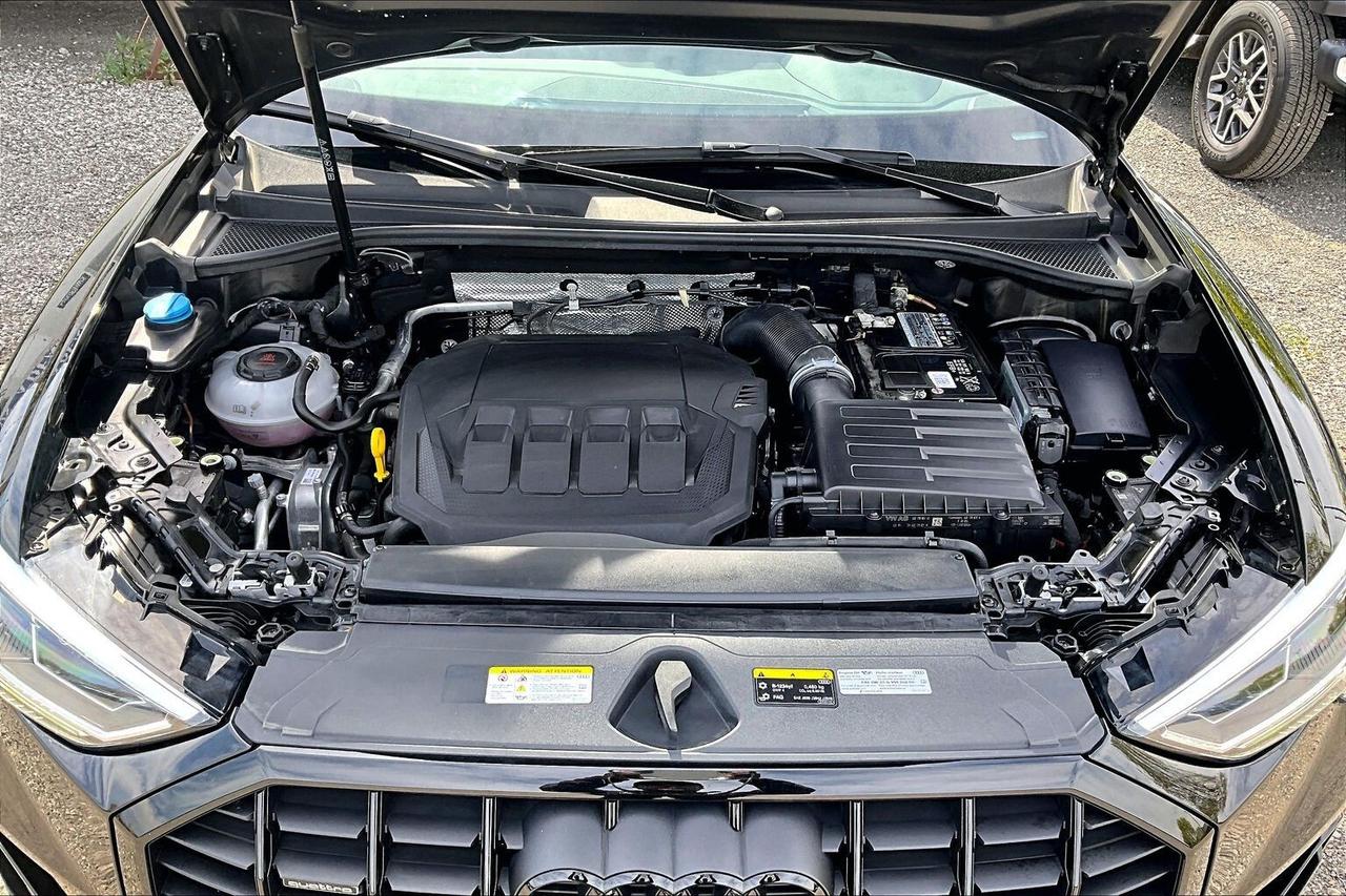 2023 Audi Q3 Technik S Line | Black Optics | AWD Photo