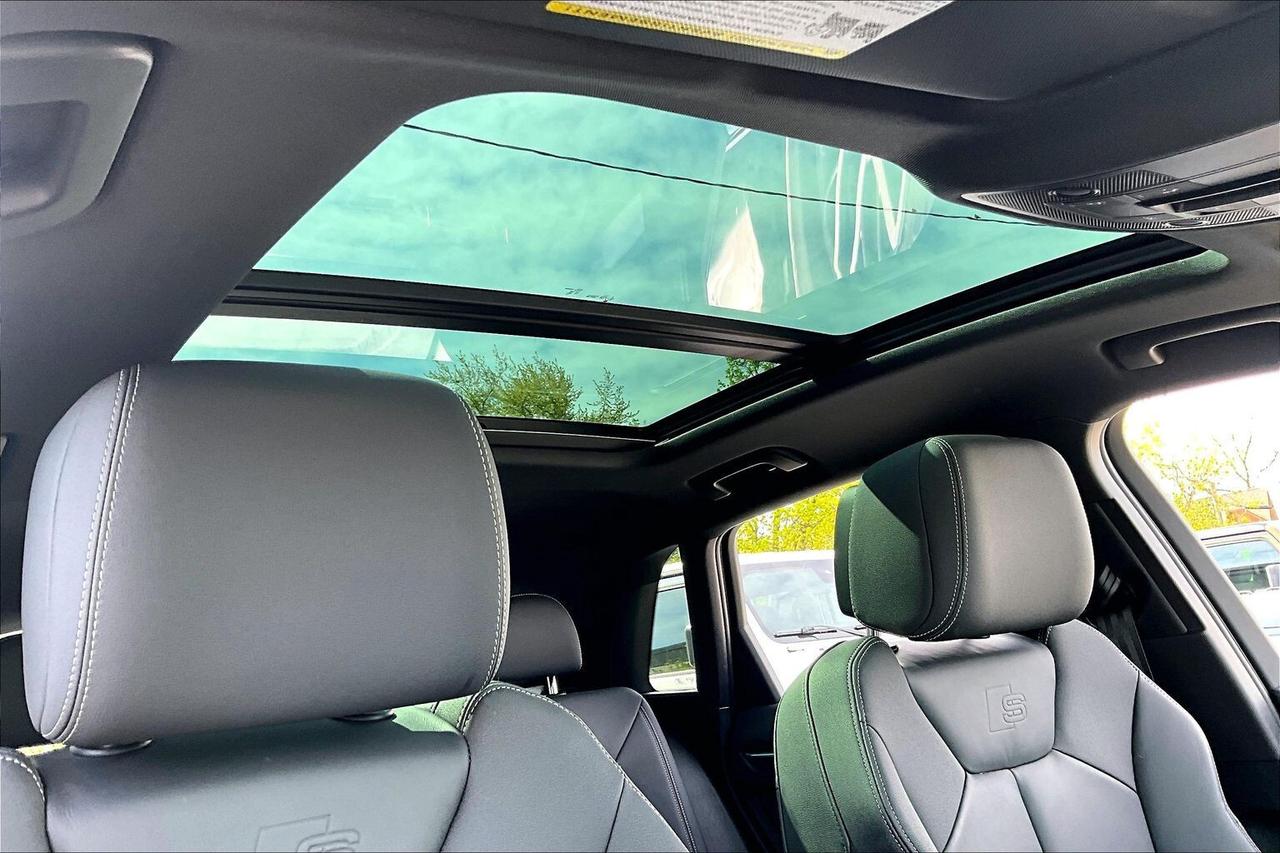 2023 Audi Q3 Technik S Line | Black Optics | AWD Photo