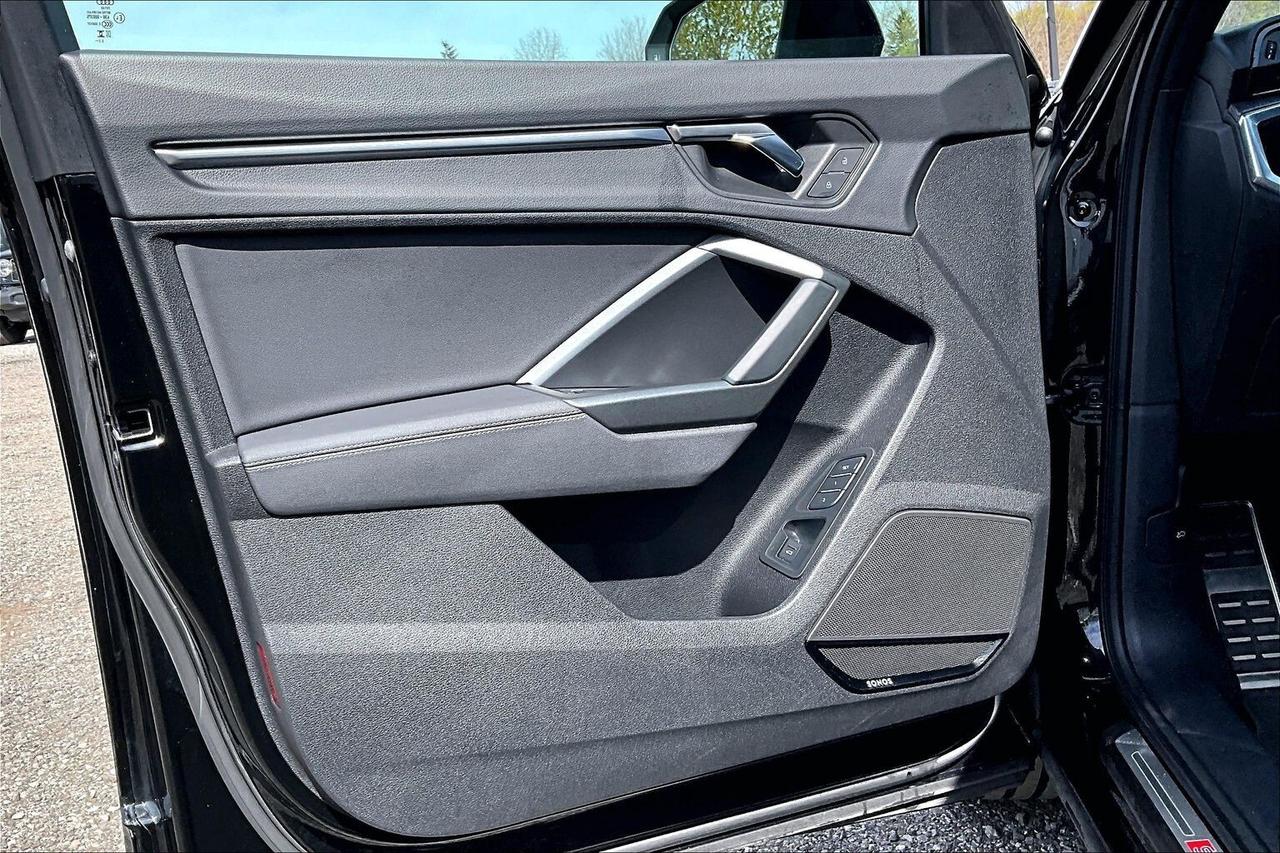 2023 Audi Q3 Technik S Line | Black Optics | AWD Photo