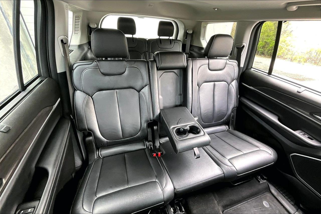 2024 Jeep Grand Cherokee L Limited Black App |Lux Tech |Panoroof |Alpine |4X4 Photo