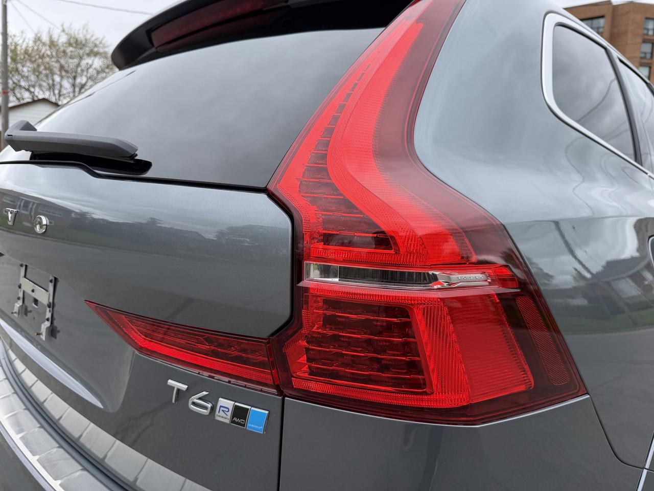 2019 Volvo XC60 T6 AWD R-Design Photo