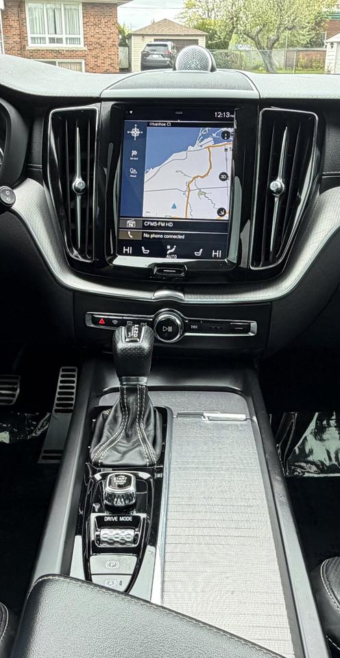 2019 Volvo XC60 T6 AWD R-Design Photo