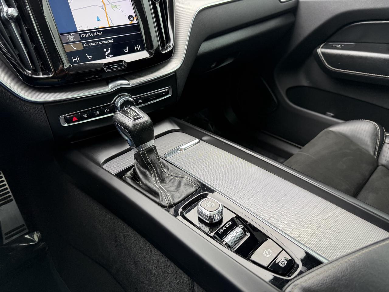2019 Volvo XC60 T6 AWD R-Design Photo