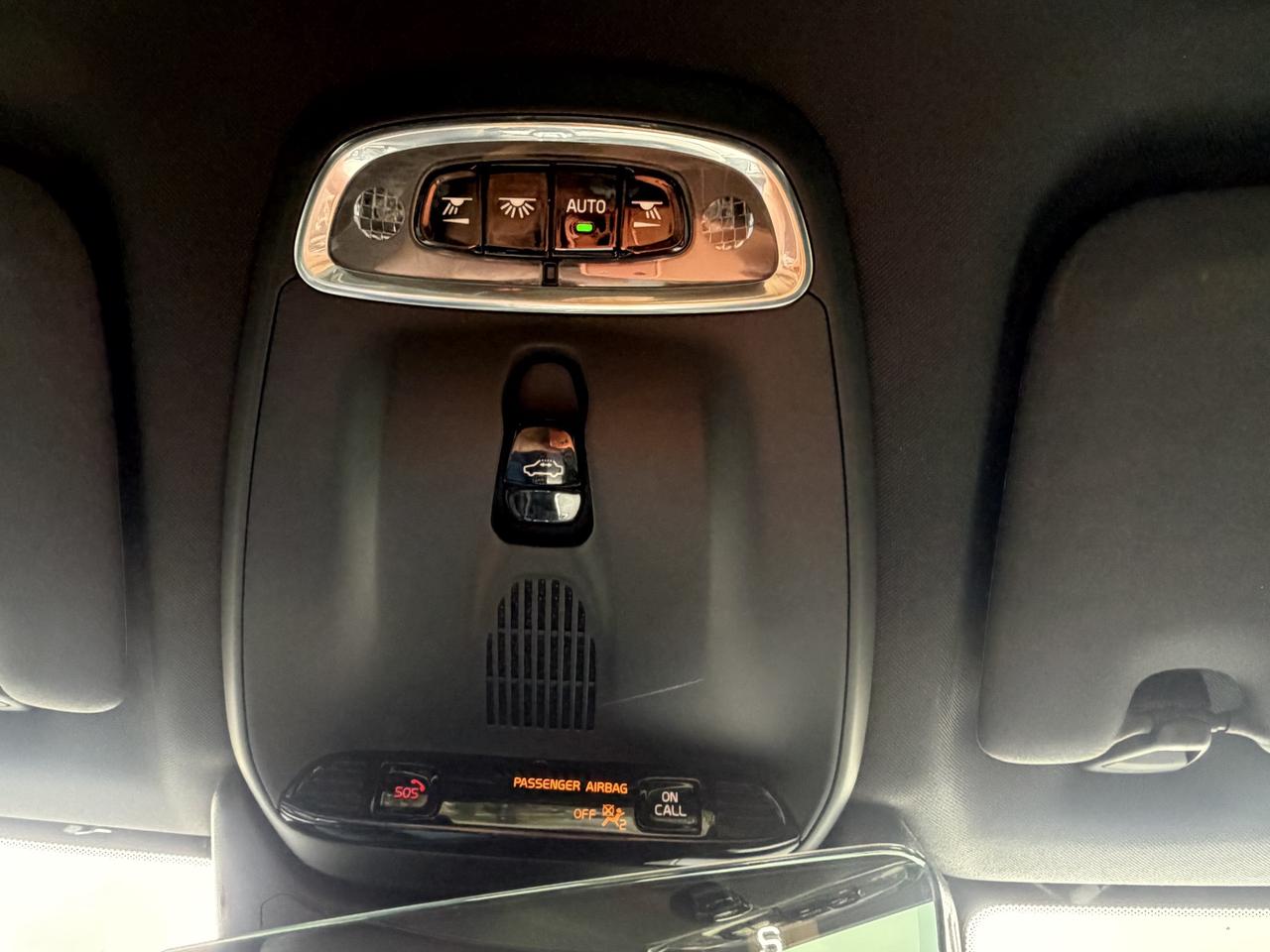 2019 Volvo XC60 T6 AWD R-Design Photo