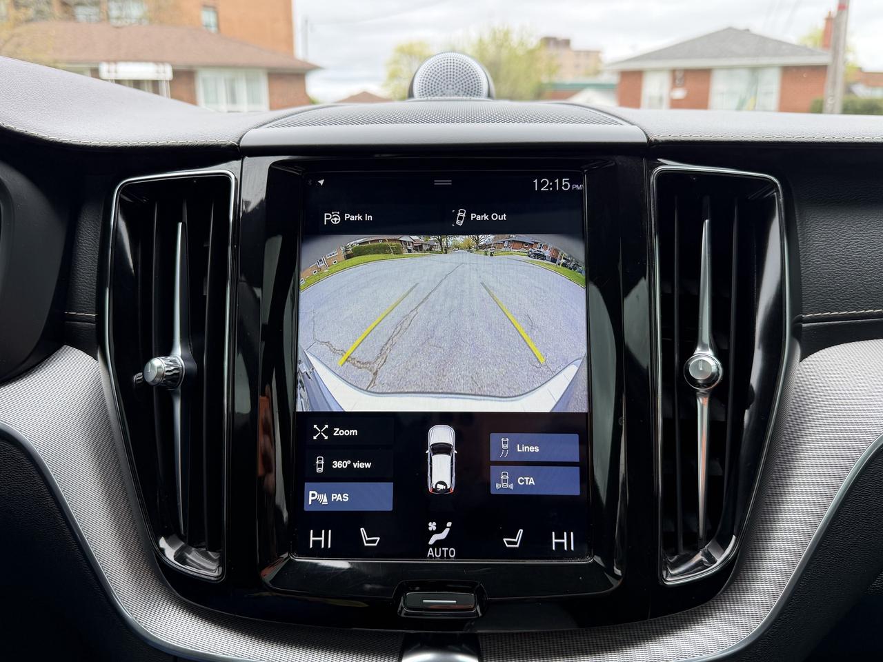 2019 Volvo XC60 T6 AWD R-Design Photo