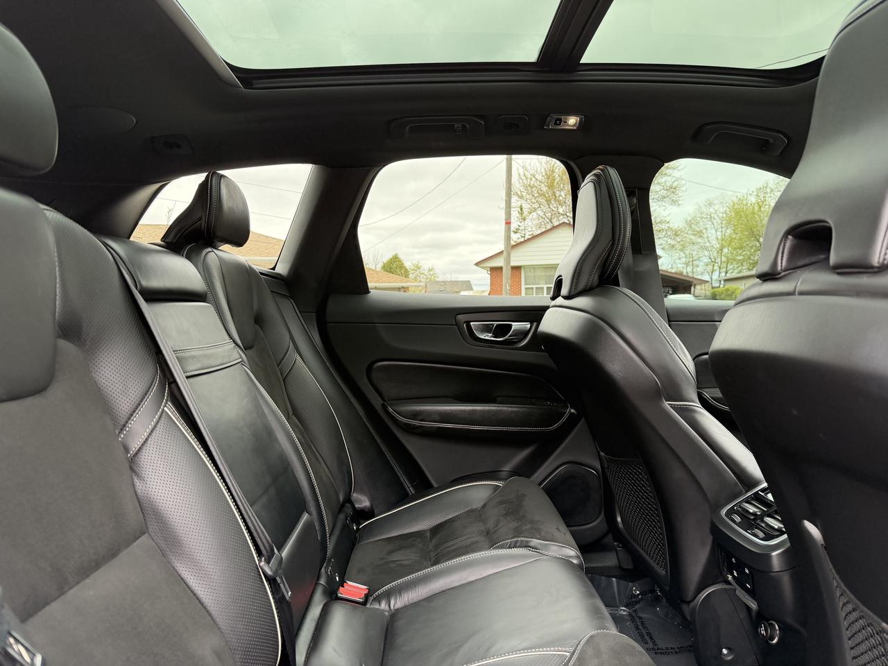 2019 Volvo XC60 T6 AWD R-Design Photo