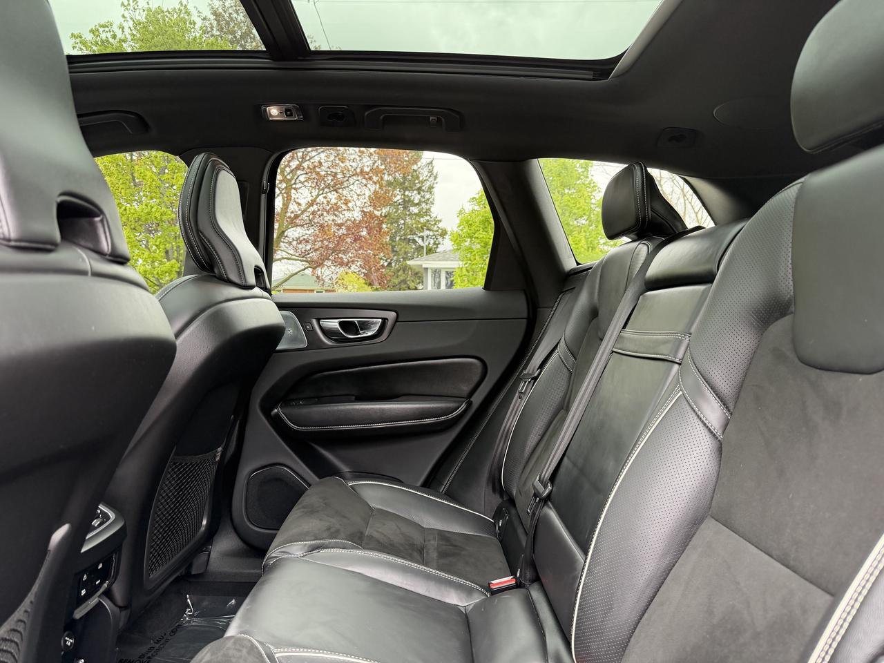 2019 Volvo XC60 T6 AWD R-Design Photo