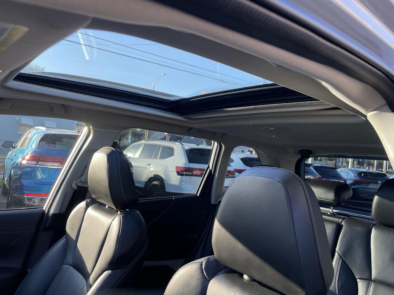 2022 Subaru Forester Limited AUTO START, LEATHER, PANO. ROOF, NAV, HTD. Photo