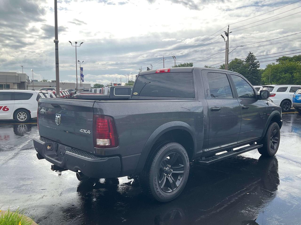 2023 RAM 1500 Classic WARLOCK Photo4