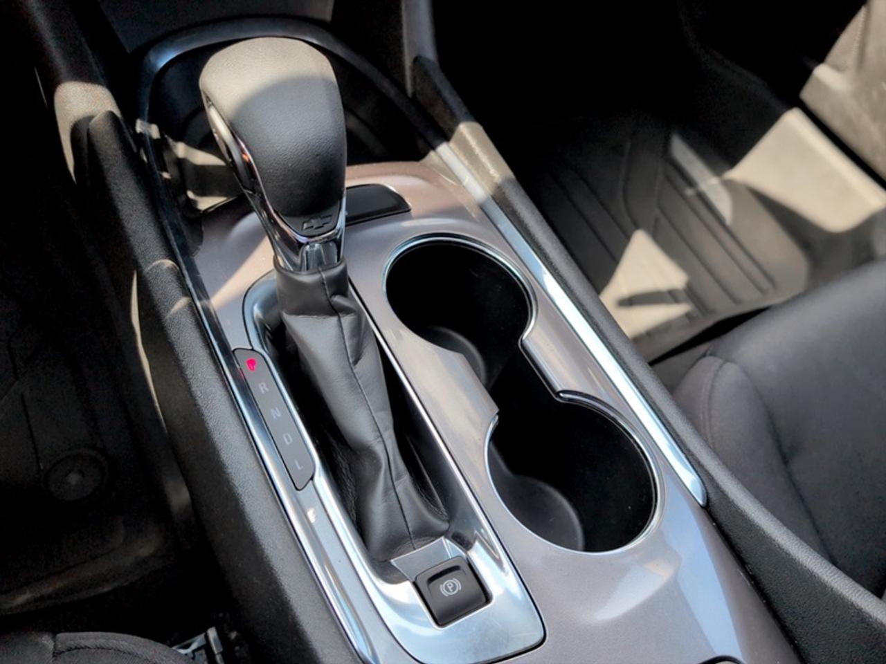 2023 Chevrolet Malibu LT  **APPLE CP - HTD SEATS** Photo