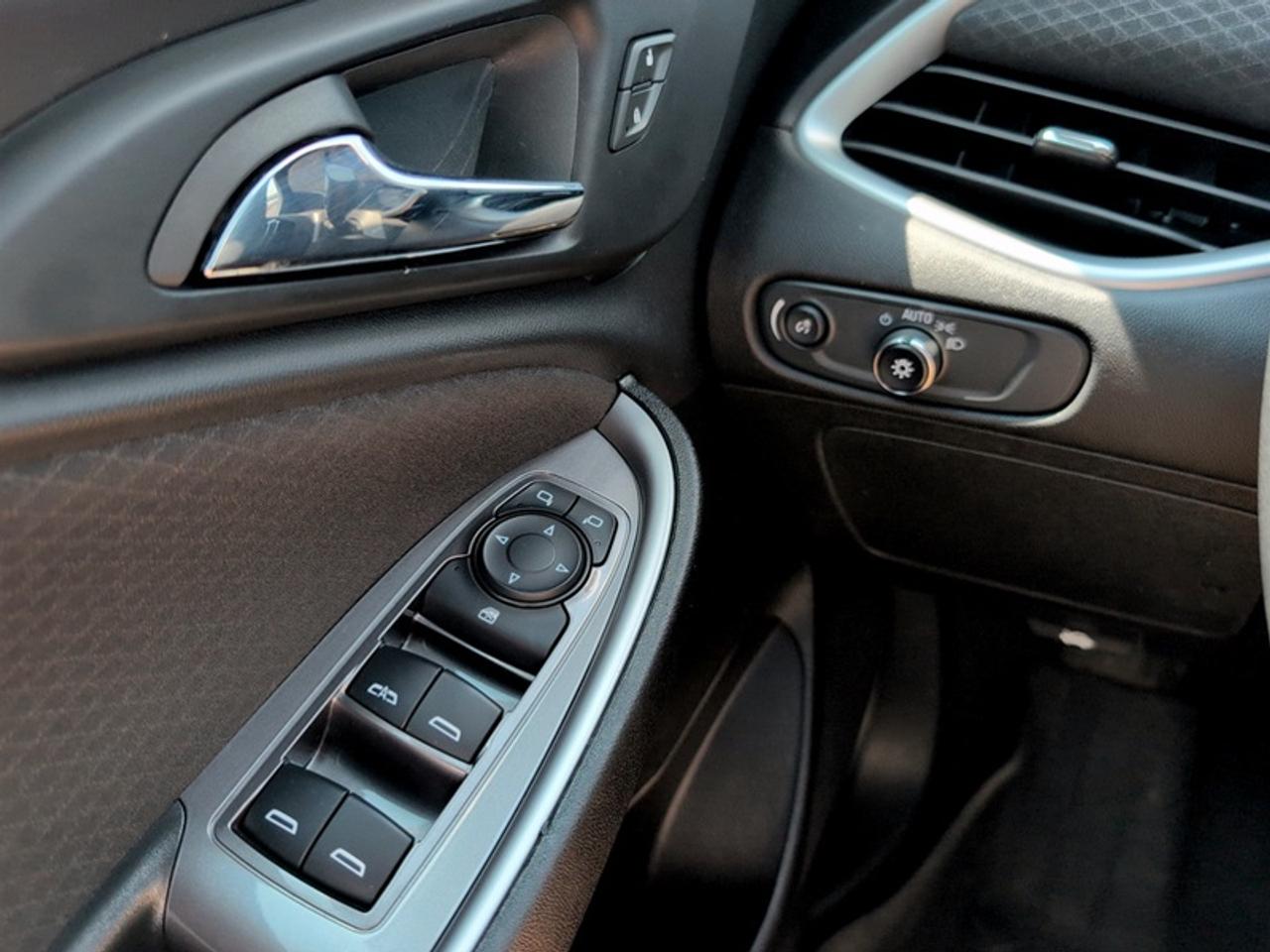 2023 Chevrolet Malibu LT  **APPLE CP - HTD SEATS** Photo