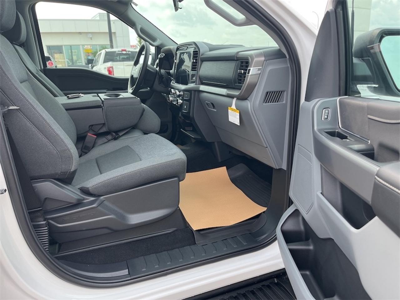 2026 Ford F-150 XLT  - Tow Package - Running Boards Photo5