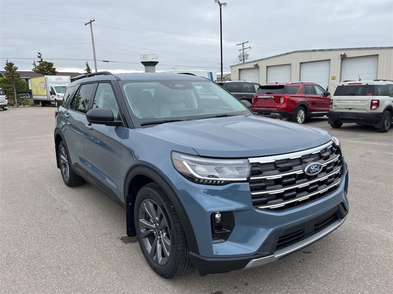 2026 Ford Explorer Active Photo2