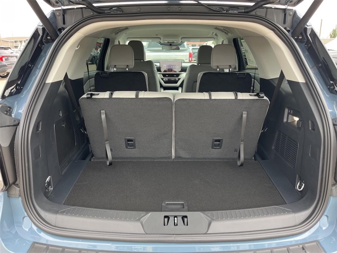 2026 Ford Explorer Active Photo5