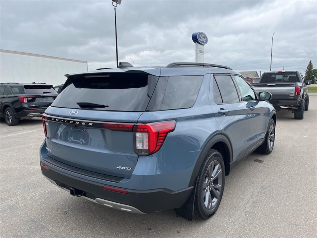 2026 Ford Explorer Active Photo5