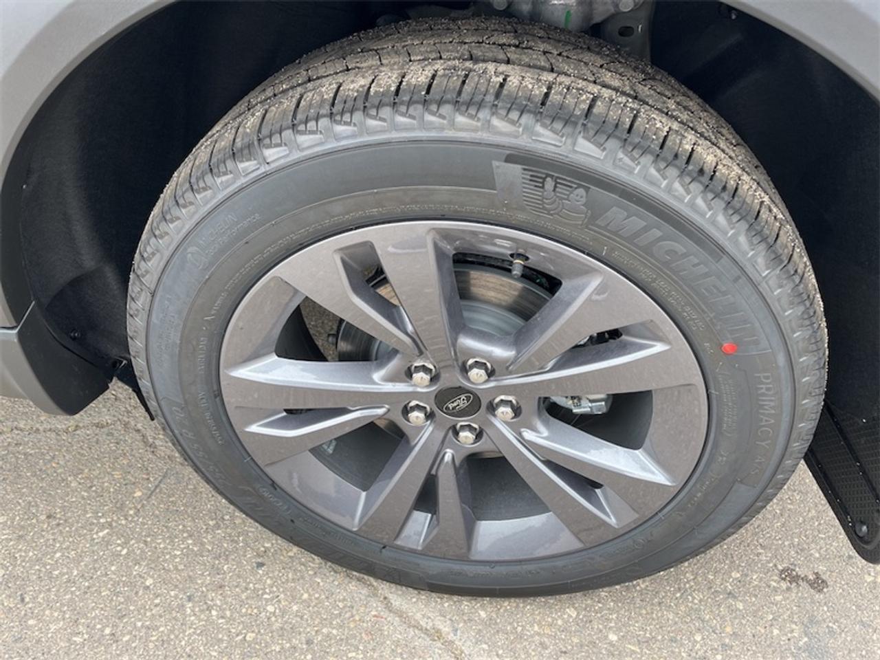 2026 Ford Explorer Active Photo5
