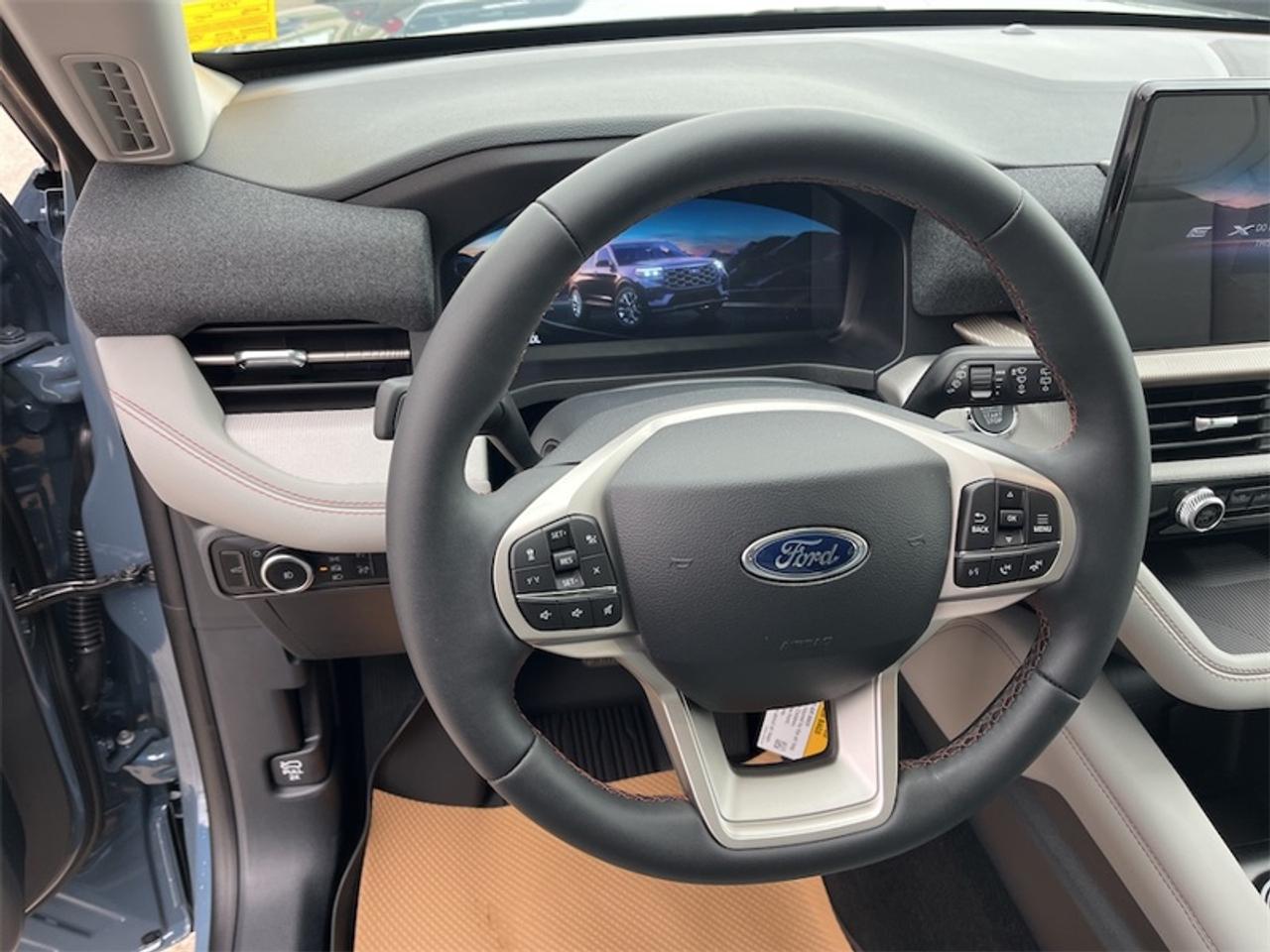 2026 Ford Explorer Active Photo5