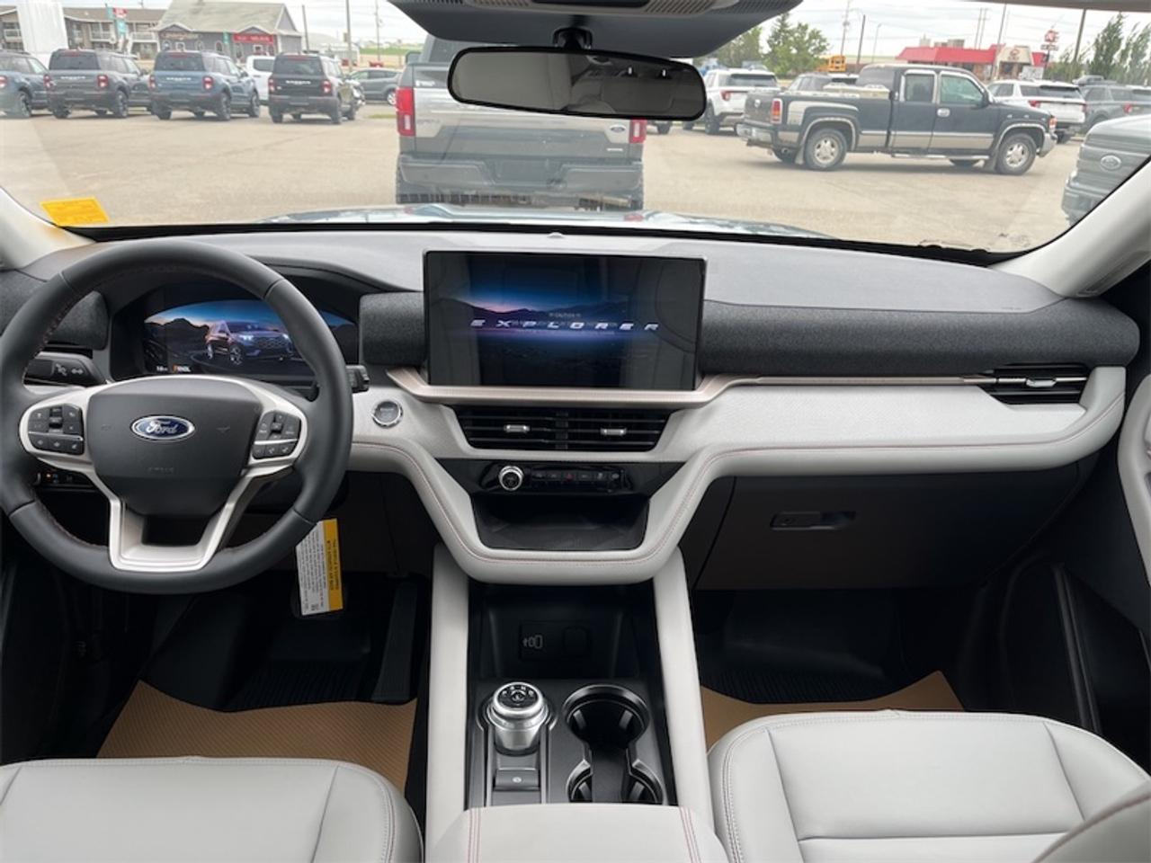 2026 Ford Explorer Active Photo5