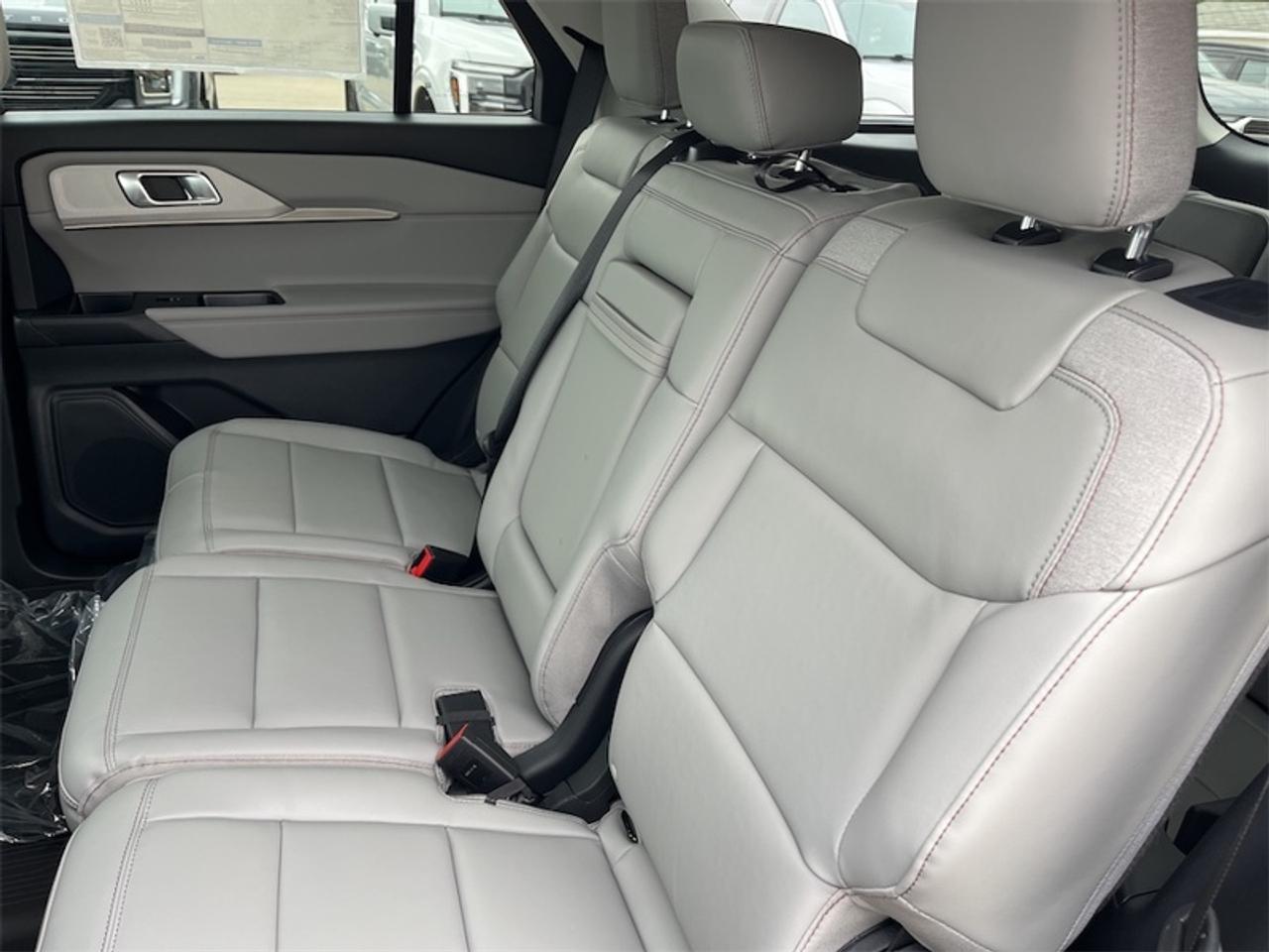 2026 Ford Explorer Active Photo5