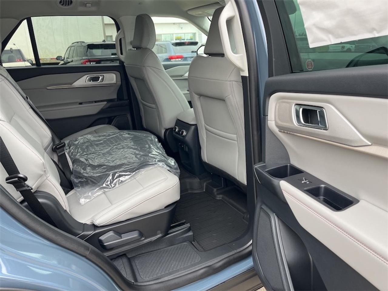 2026 Ford Explorer Active Photo5