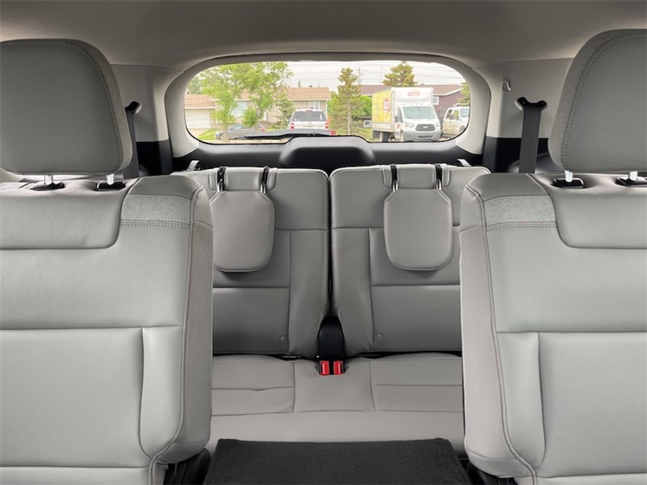2026 Ford Explorer Active Photo5