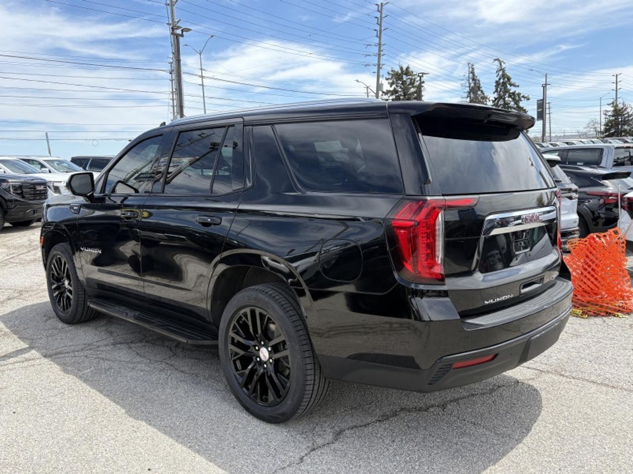 2024 GMC Yukon SLE Photo4