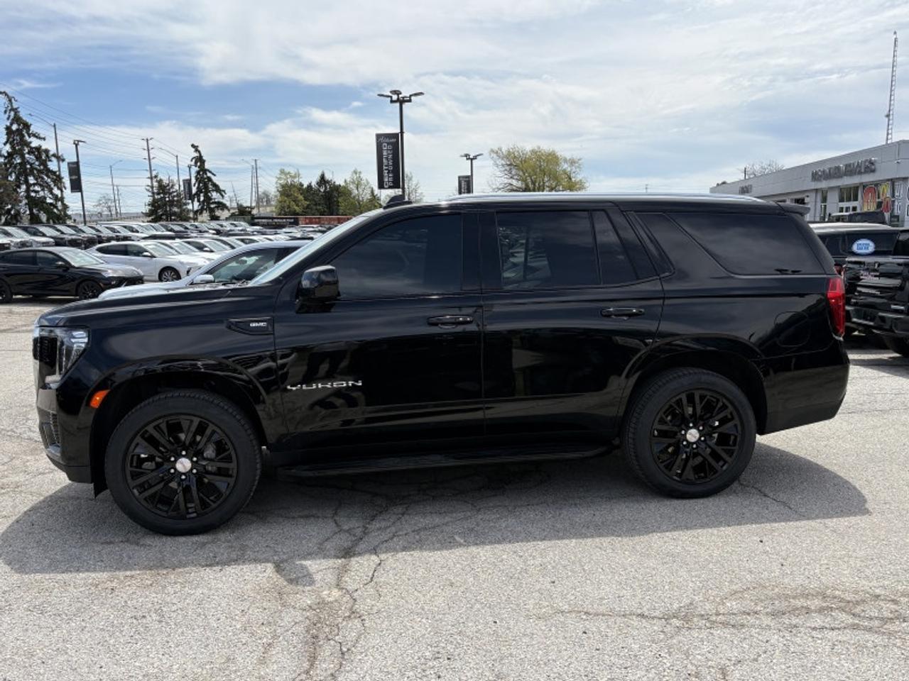 2024 GMC Yukon SLE Photo