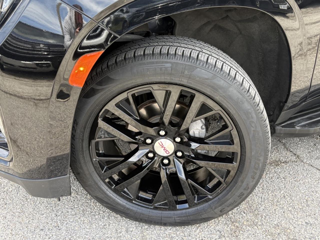 2024 GMC Yukon SLE Photo