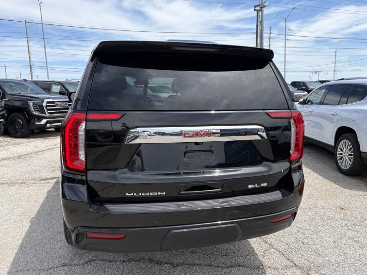 2024 GMC Yukon SLE Photo