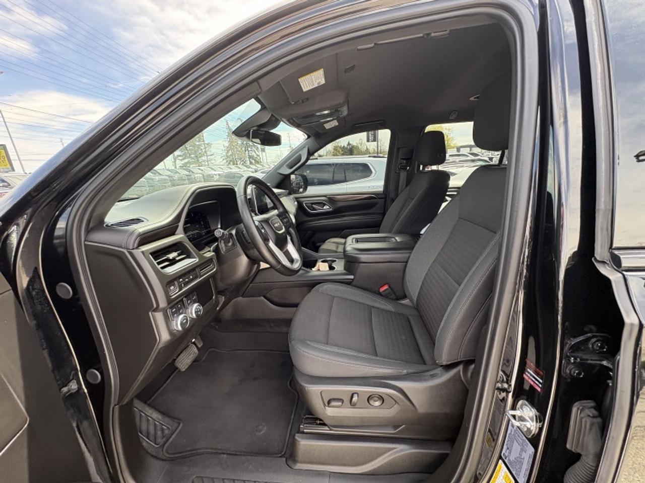 2024 GMC Yukon SLE Photo