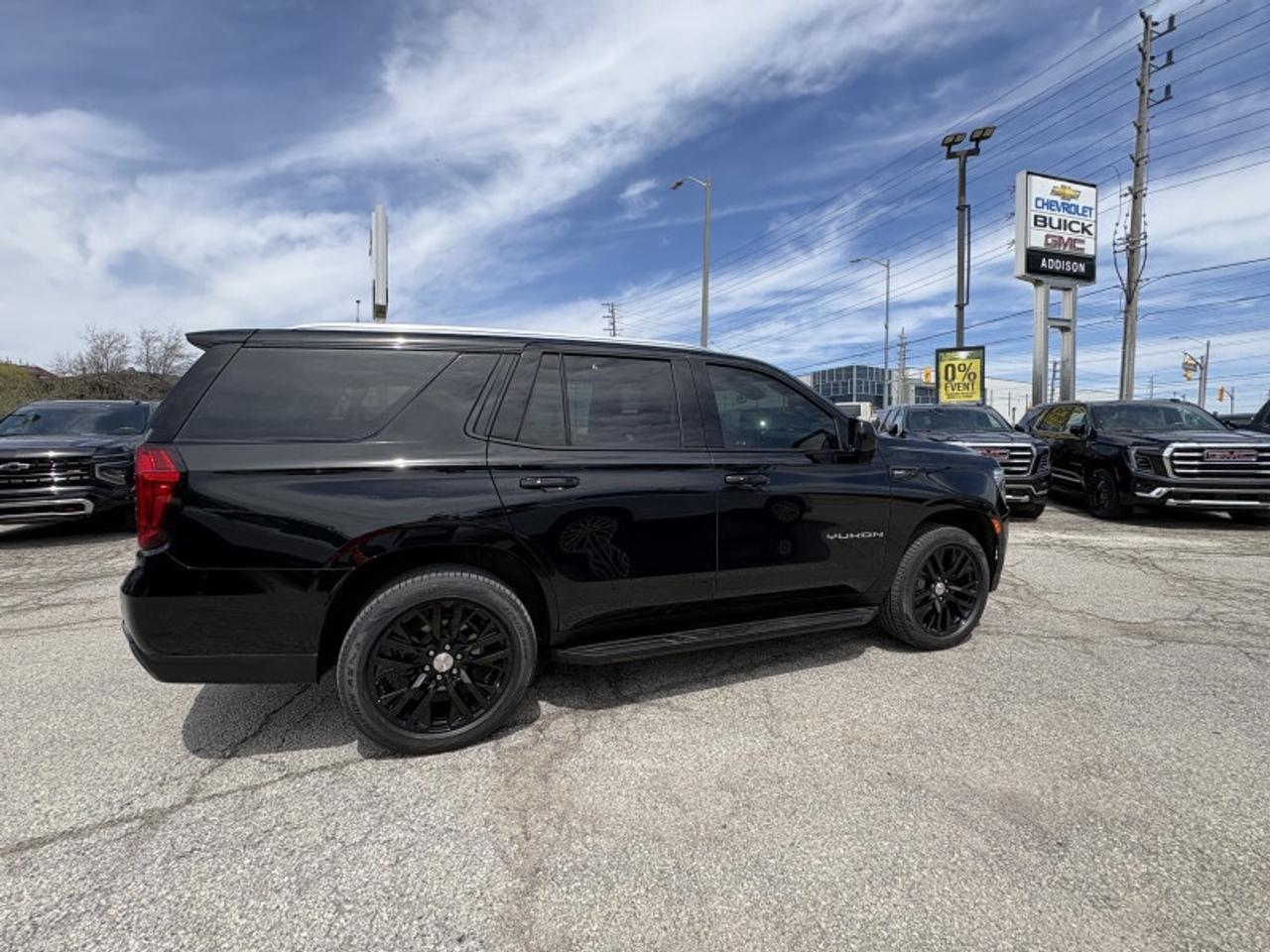 2024 GMC Yukon SLE Photo