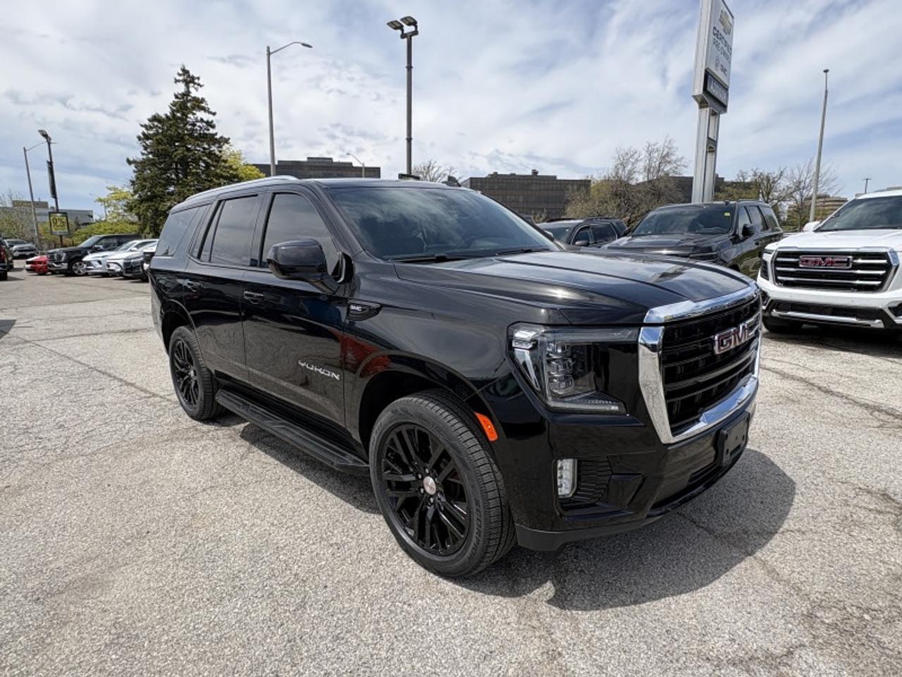 2024 GMC Yukon SLE Photo