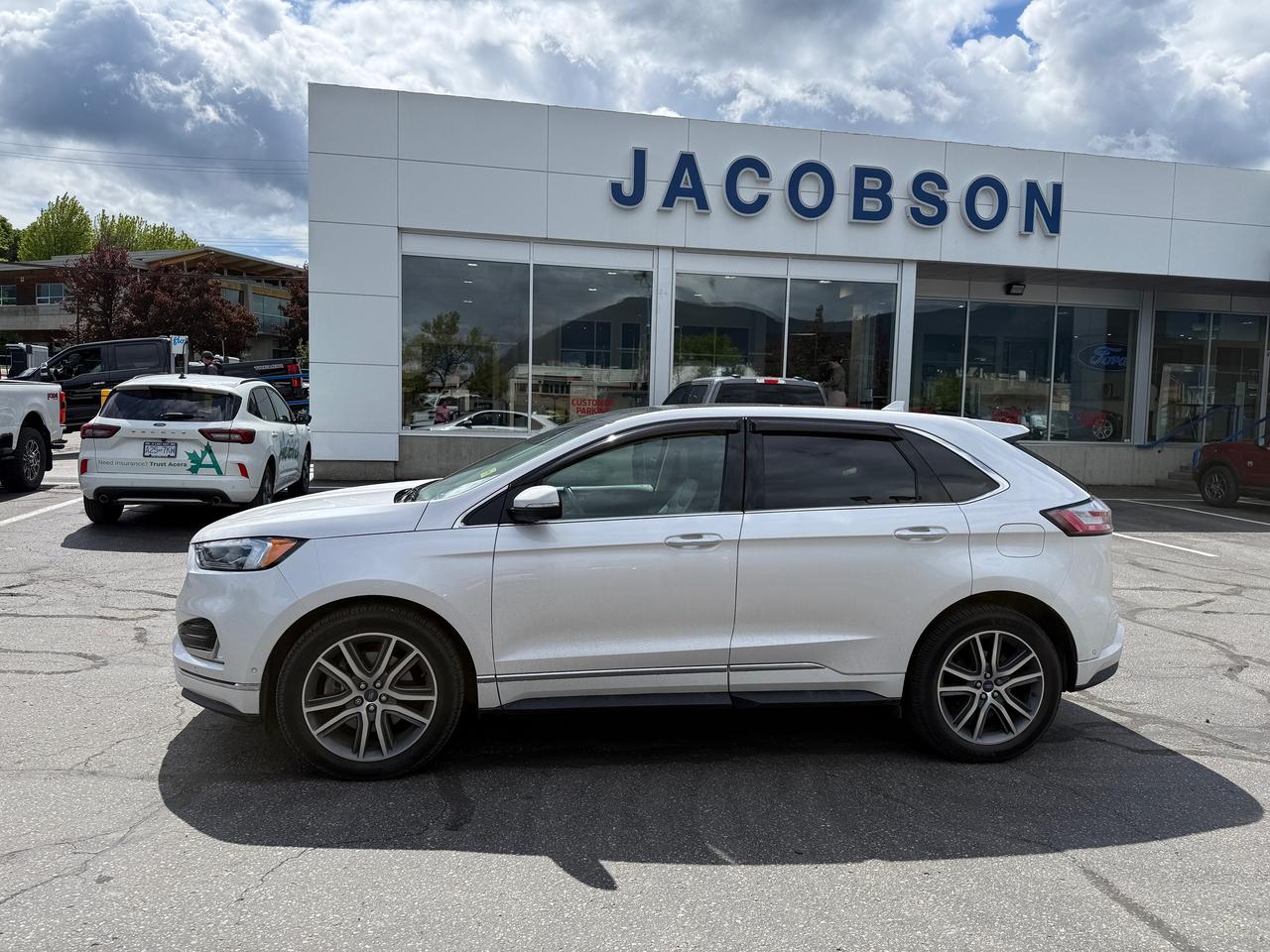 2019 Ford Edge Titanium Photo1