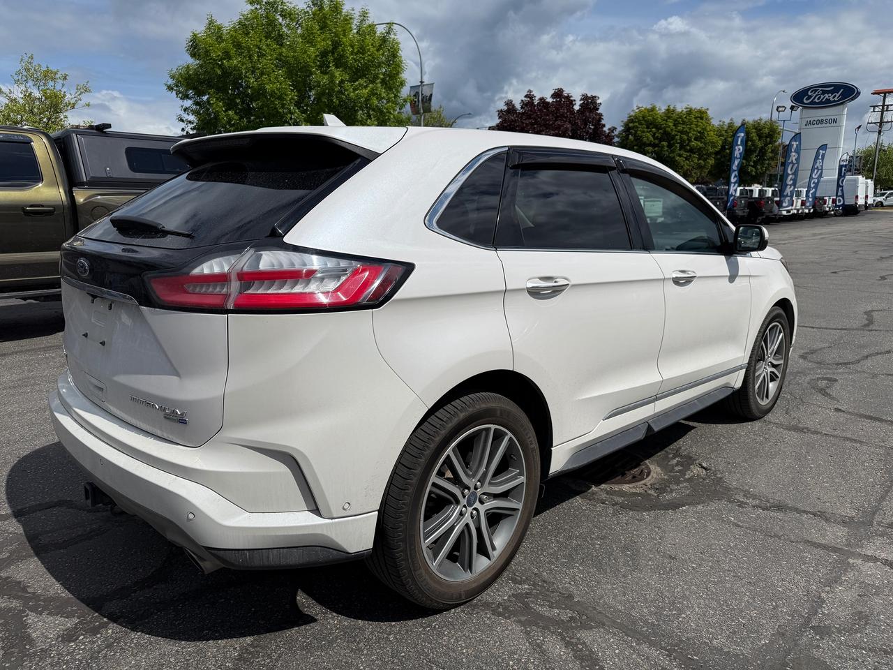 2019 Ford Edge Titanium Photo4