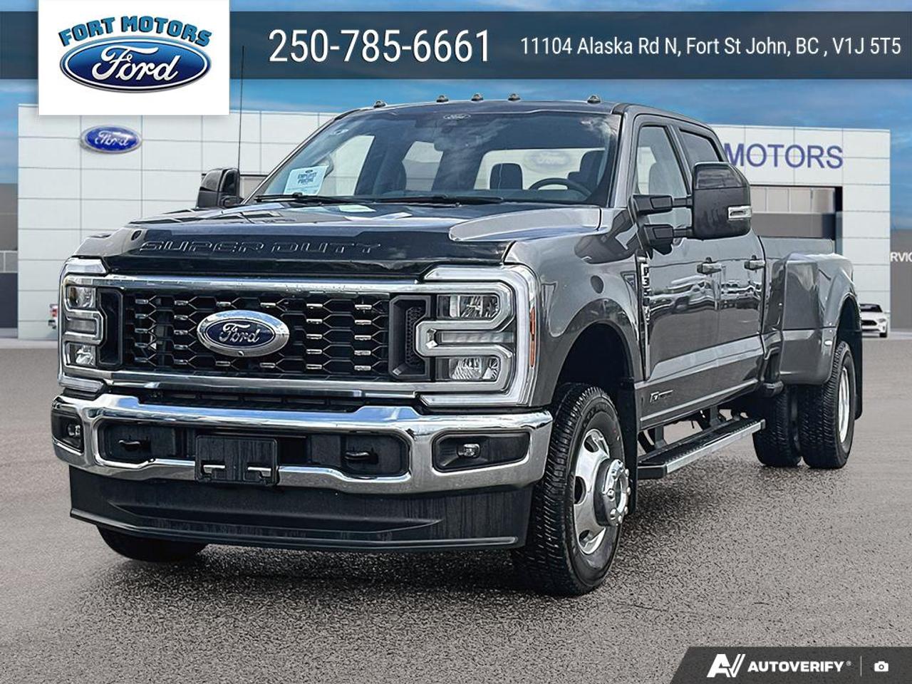 2026 Ford SUPER DUTY F-350 DRW Lariat Photo0