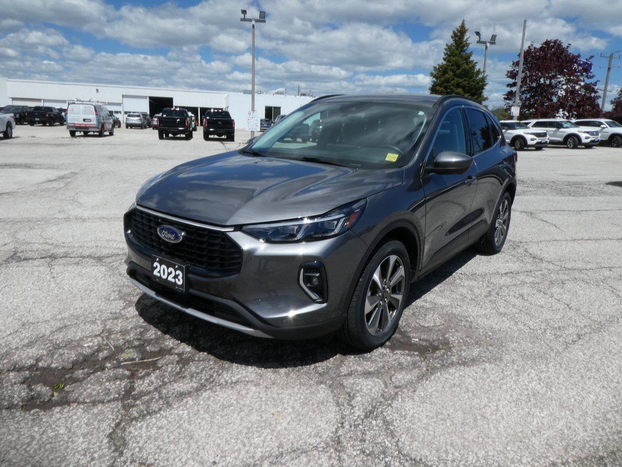 2023 Ford Escape Hybrid Platinum | Heated Seats | Backup Cam | Nav | Photo0