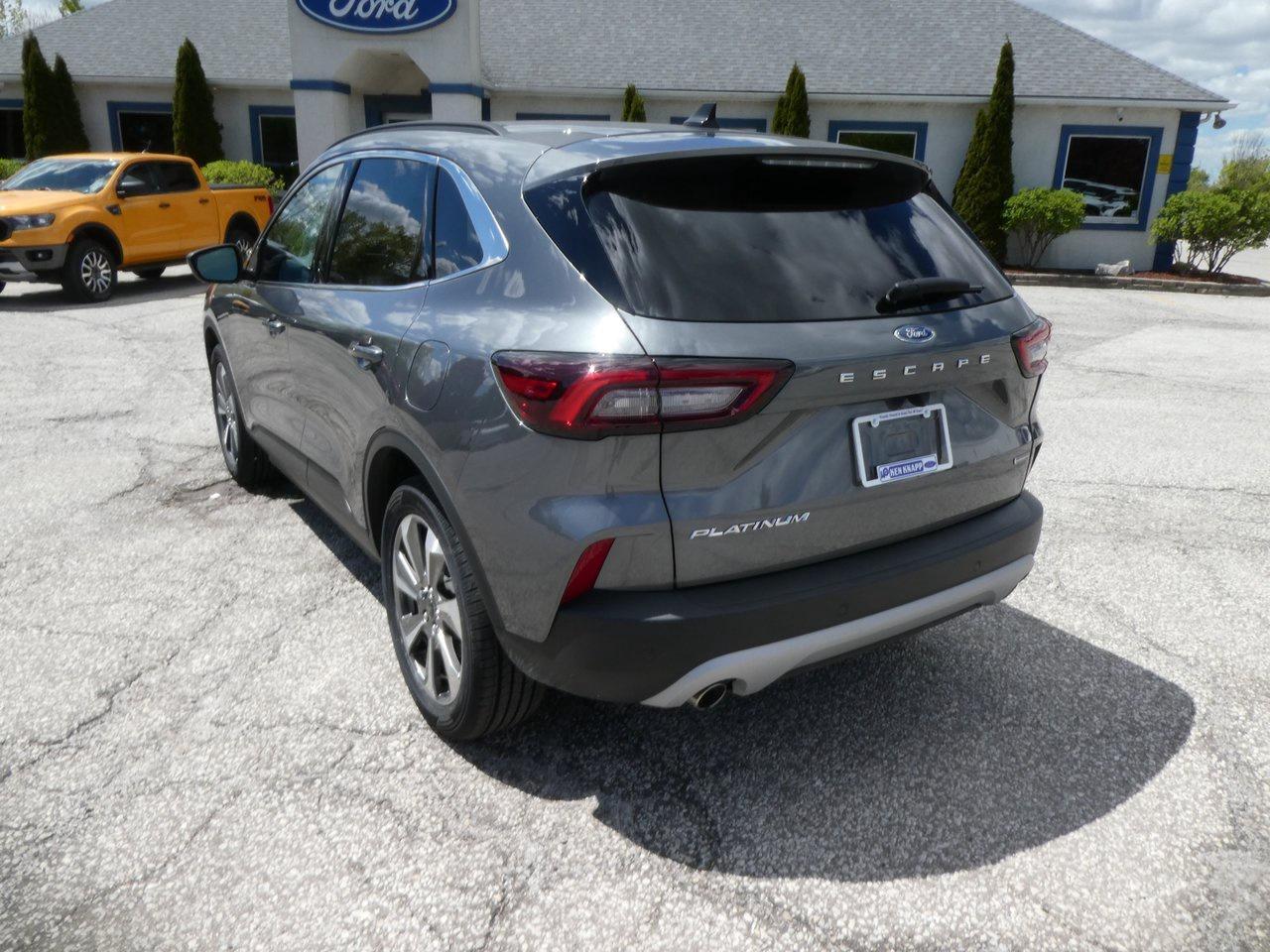 2023 Ford Escape Hybrid Platinum | Heated Seats | Backup Cam | Nav | Photo