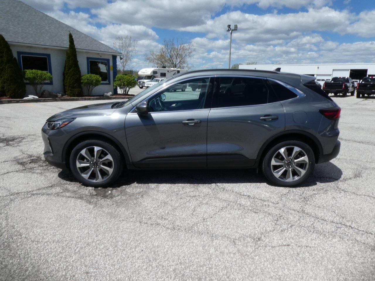 2023 Ford Escape Hybrid Platinum | Heated Seats | Backup Cam | Nav | Photo