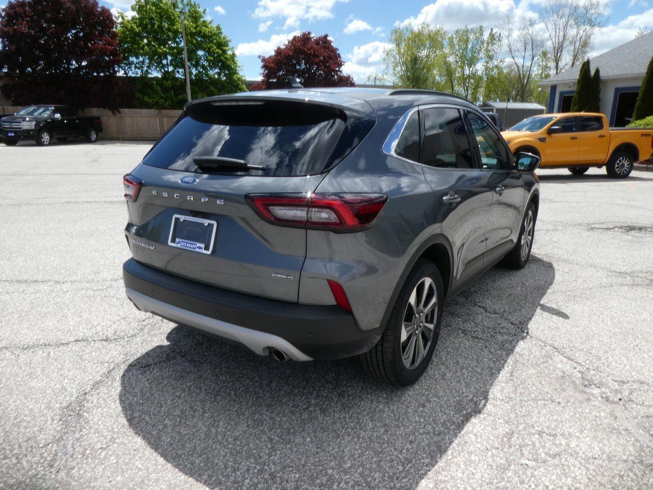 2023 Ford Escape Hybrid Platinum | Heated Seats | Backup Cam | Nav | Photo