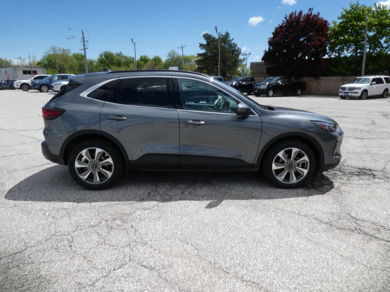 2023 Ford Escape Hybrid Platinum | Heated Seats | Backup Cam | Nav | Photo