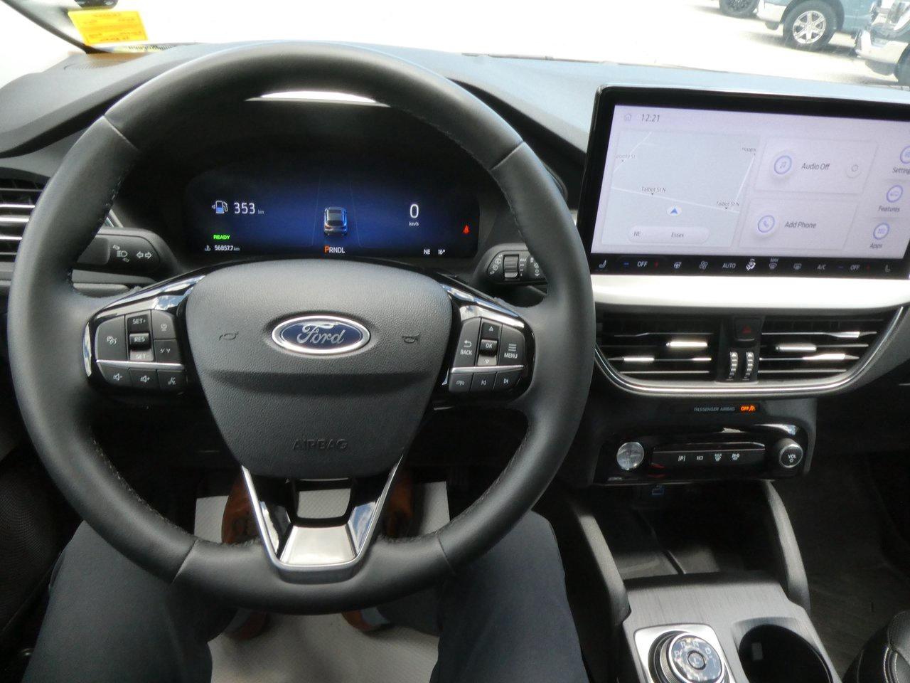 2023 Ford Escape Hybrid Platinum | Heated Seats | Backup Cam | Nav | Photo
