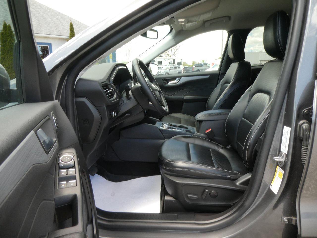 2023 Ford Escape Hybrid Platinum | Heated Seats | Backup Cam | Nav | Photo