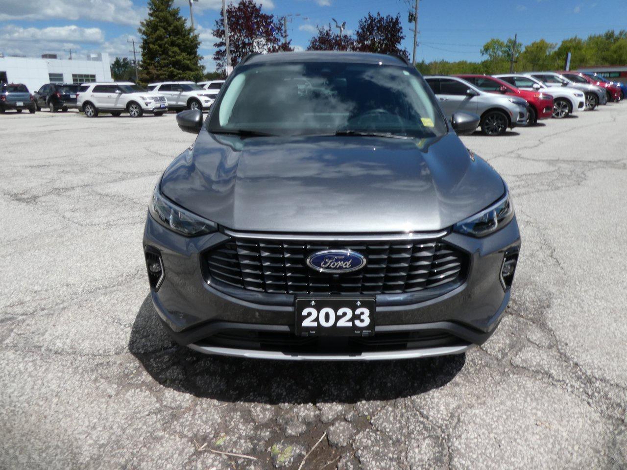 2023 Ford Escape Hybrid Platinum | Heated Seats | Backup Cam | Nav | Photo